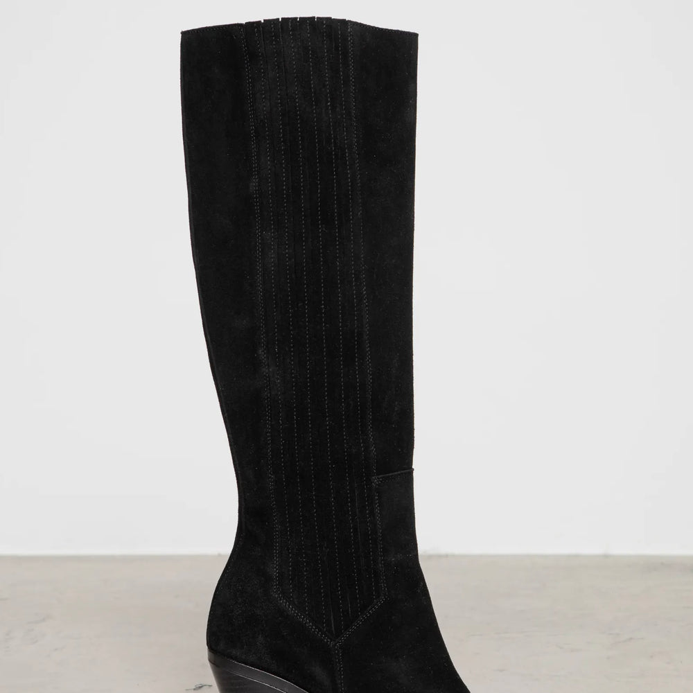 
                  
                    CAMILLA PIHL WILMA KNEE BOOT BLACK SUEDE
                  
                