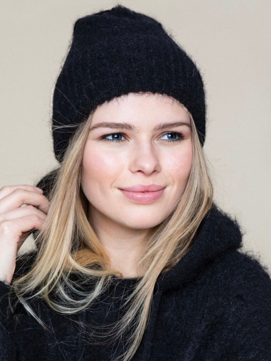 ELLA & IL SILJE CHUNKY HAT BLACK