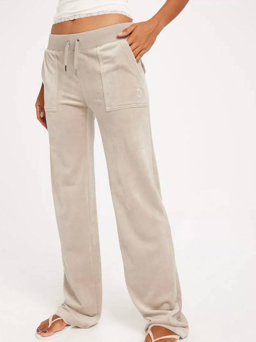 
                  
                    JUICY COUTURE DEL RAY CLASSIC VELOUR PANT POCKET DESIGN STRING
                  
                