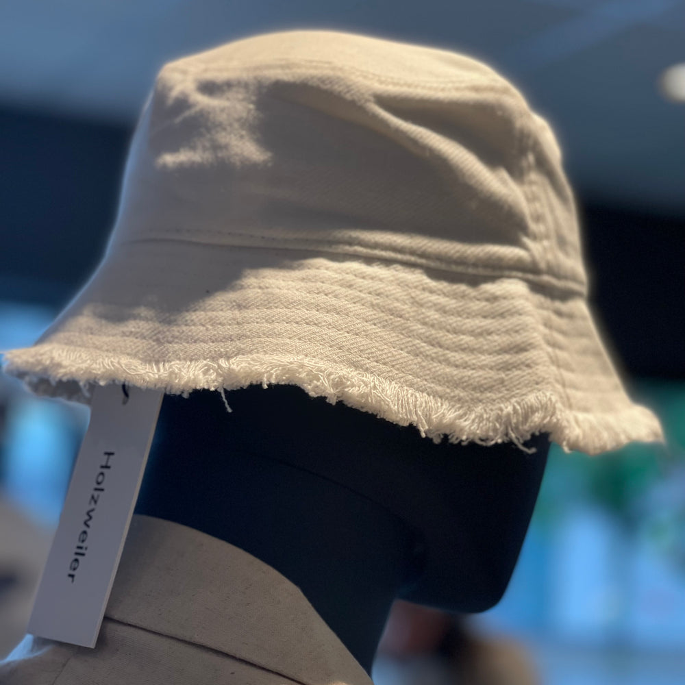 
                  
                    HOLZWEILER PAFE DENIM BUCKET HAT WHITE
                  
                