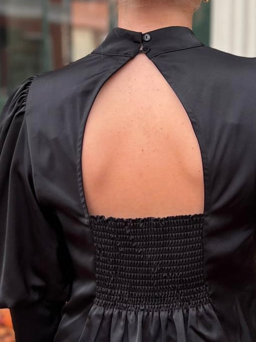 
                  
                    CO’COUTURE ADNA OPEN BACK BLOUSE BLACK
                  
                