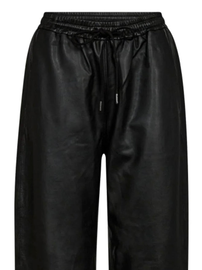 
                  
                    CO’COUTURE PHOEBE CC PULL ON LEATHER PANT BLACK
                  
                