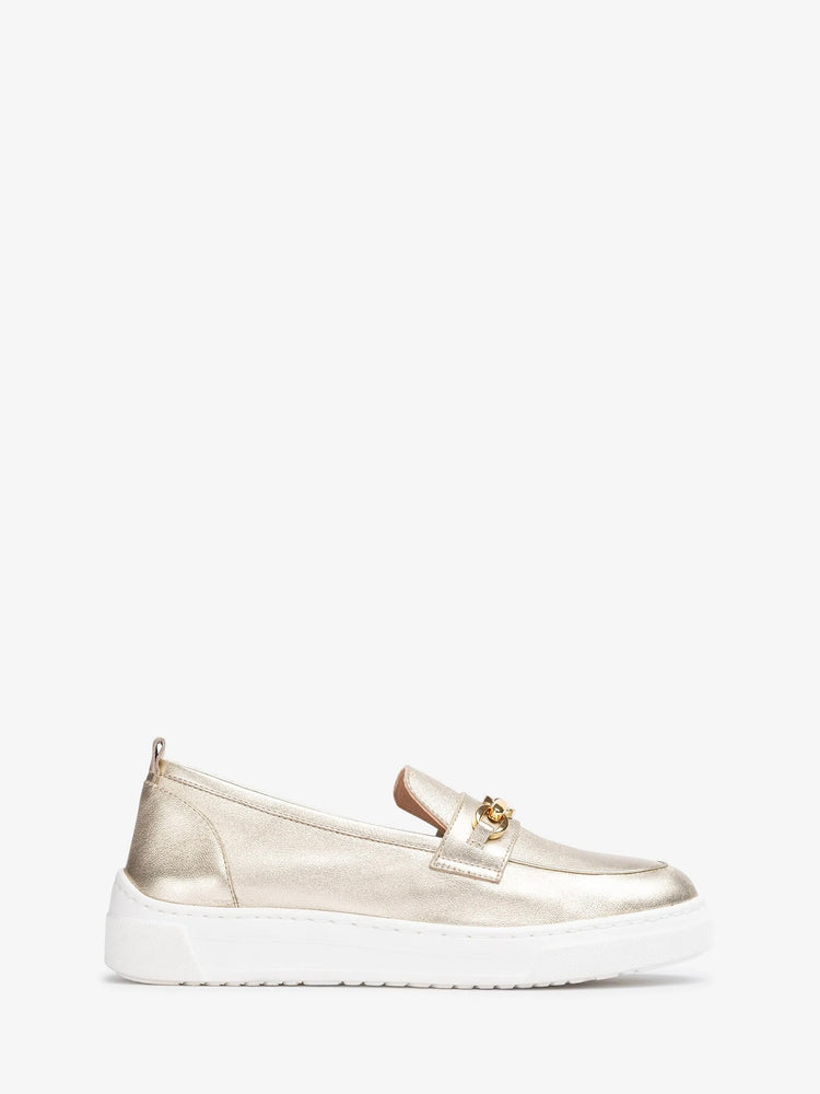 
                  
                    UNISA LOAFER FINDAY WITH A SPORTY SOLE PLATINO
                  
                