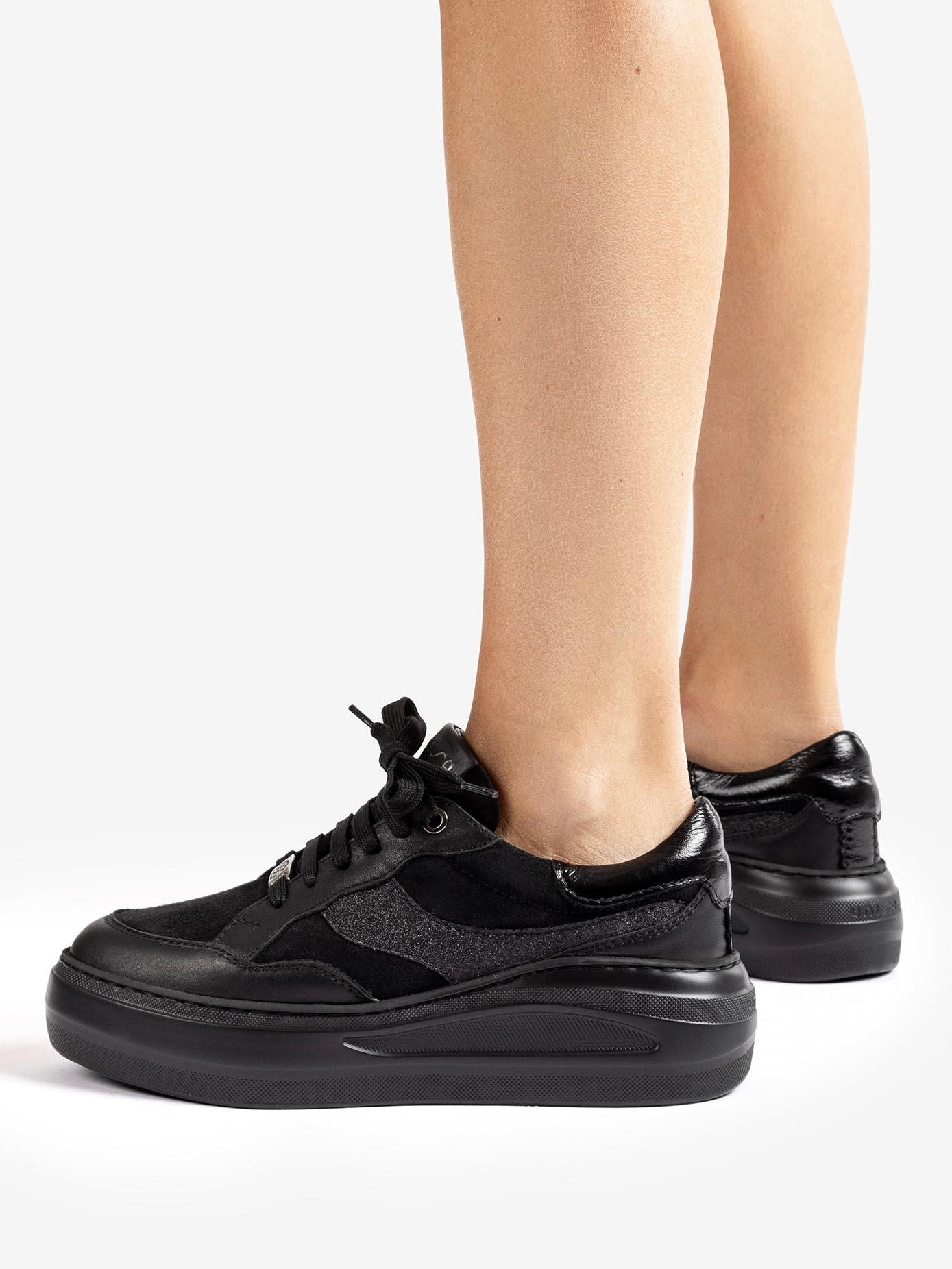 
                  
                    UNISA SNEAKERS FIVE BLACK
                  
                