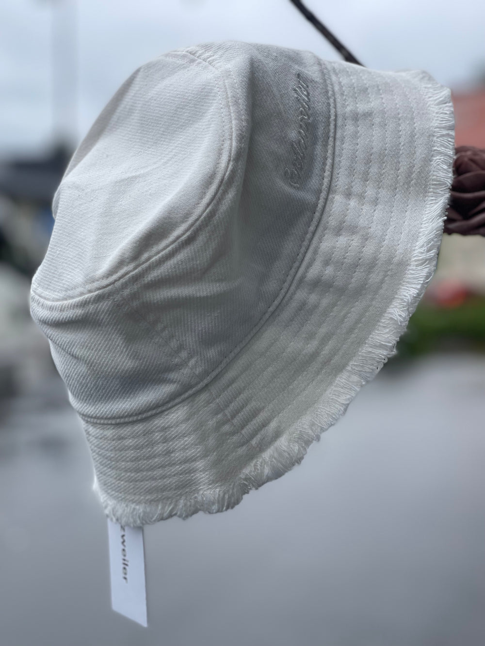 HOLZWEILER PAFE DENIM BUCKET HAT WHITE