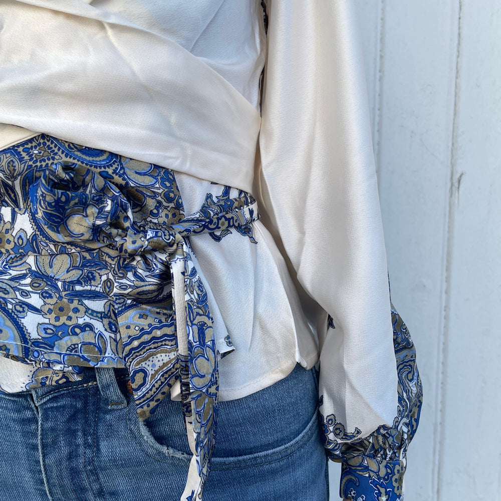 
                  
                    NEO NOIR RISTA PAISLEY BORDER BLOUSE ASH BLUE
                  
                