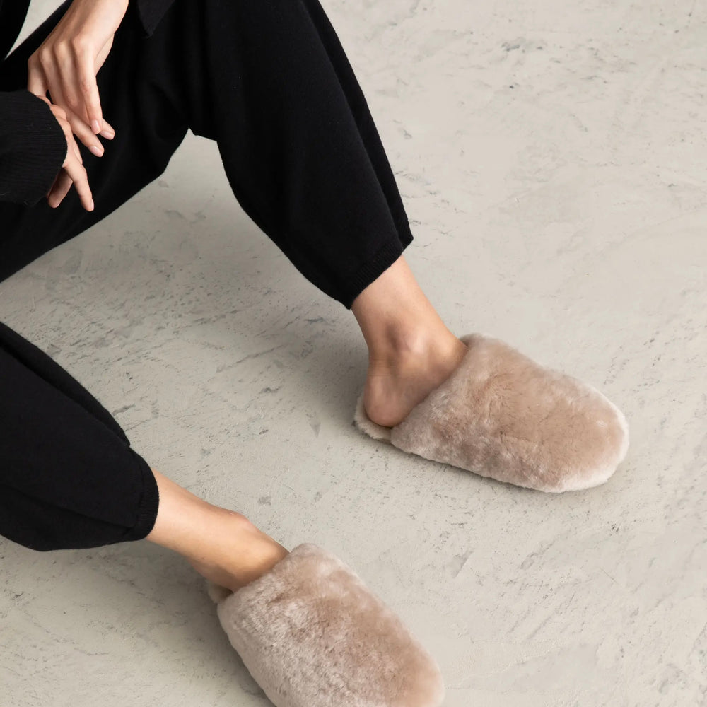 
                  
                    CAMILLA PHIL COZY SLIPPERS TAUPE
                  
                