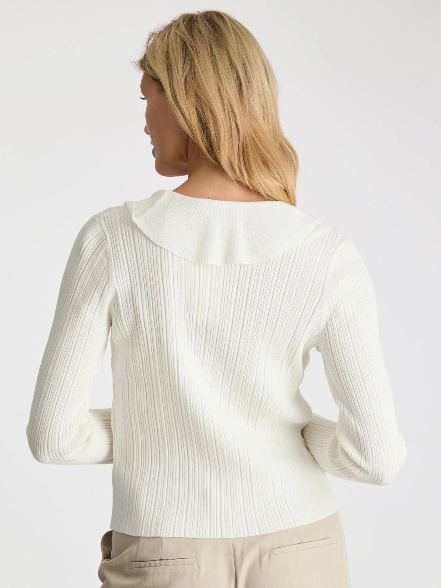 
                  
                    NEO NOIR SAHNI KNIT BLOUSE OFF WHITE
                  
                