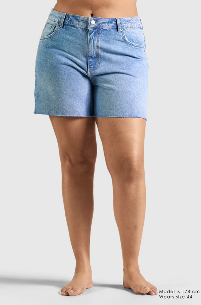 
                  
                    CAMILLA PIHL ELLIE SHORTS LIGHT BLUE
                  
                