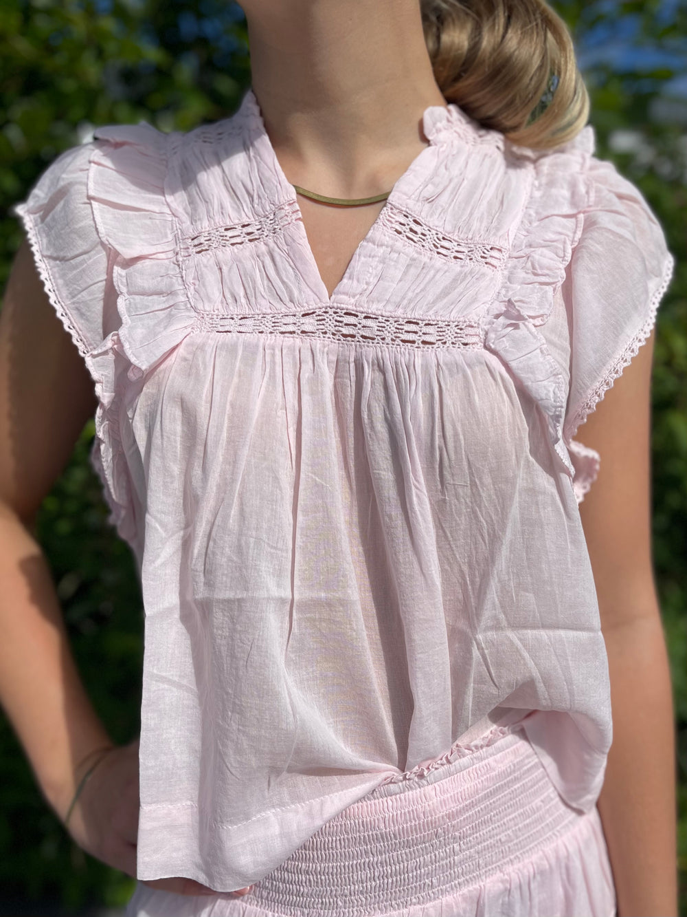 NEO NOIR JAYLA S VOILE TOP LIGHT PINK