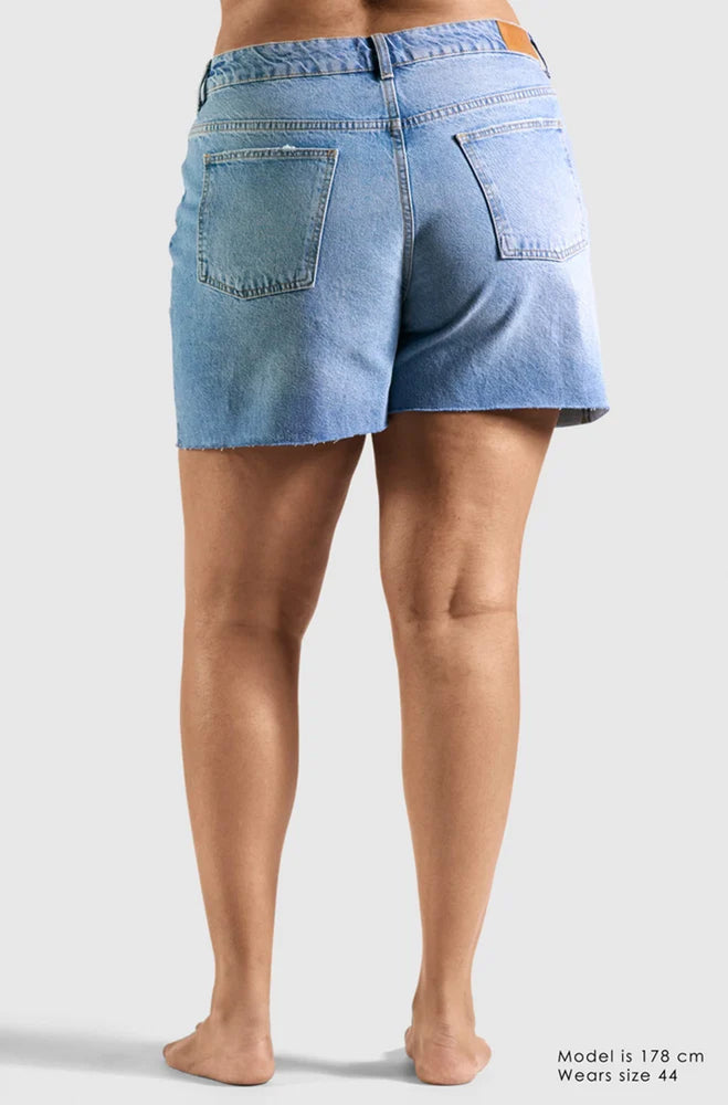 
                  
                    CAMILLA PIHL ELLIE SHORTS LIGHT BLUE
                  
                