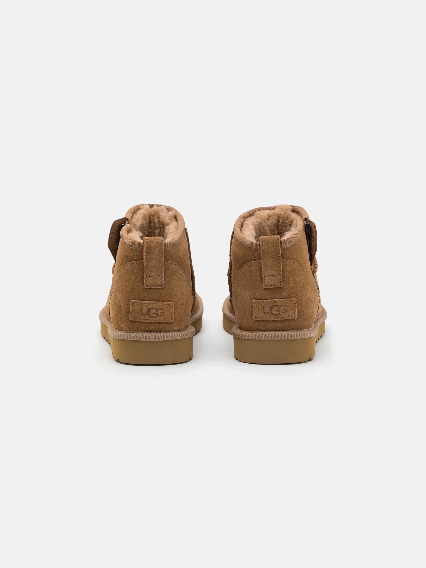 
                  
                    HERRE UGG CLASSIC ULTRA MINI ZIP CHESTNUT
                  
                