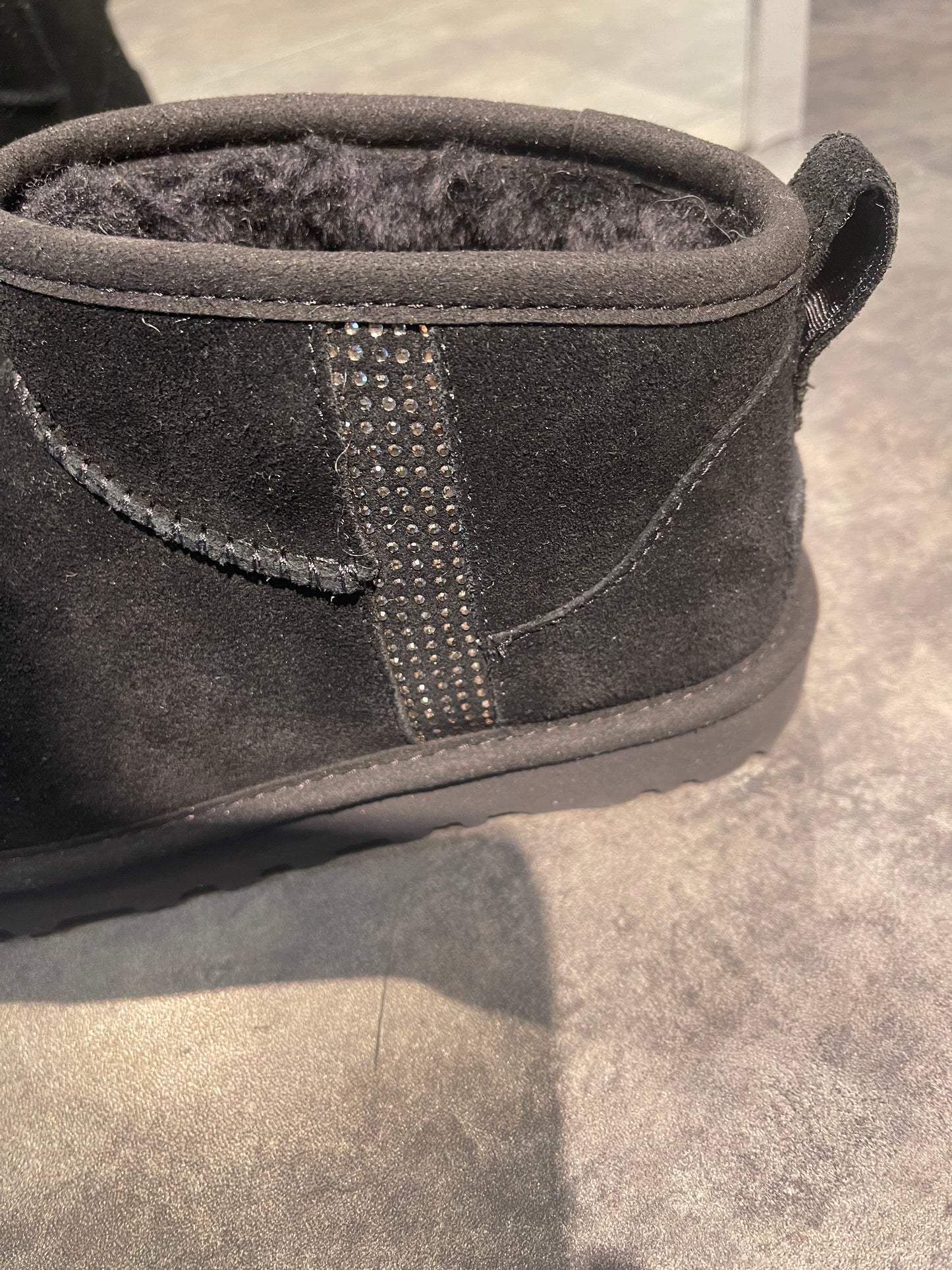 
                  
                    UGG W CLASSIC ULTRA MINI M BLING BLACK
                  
                